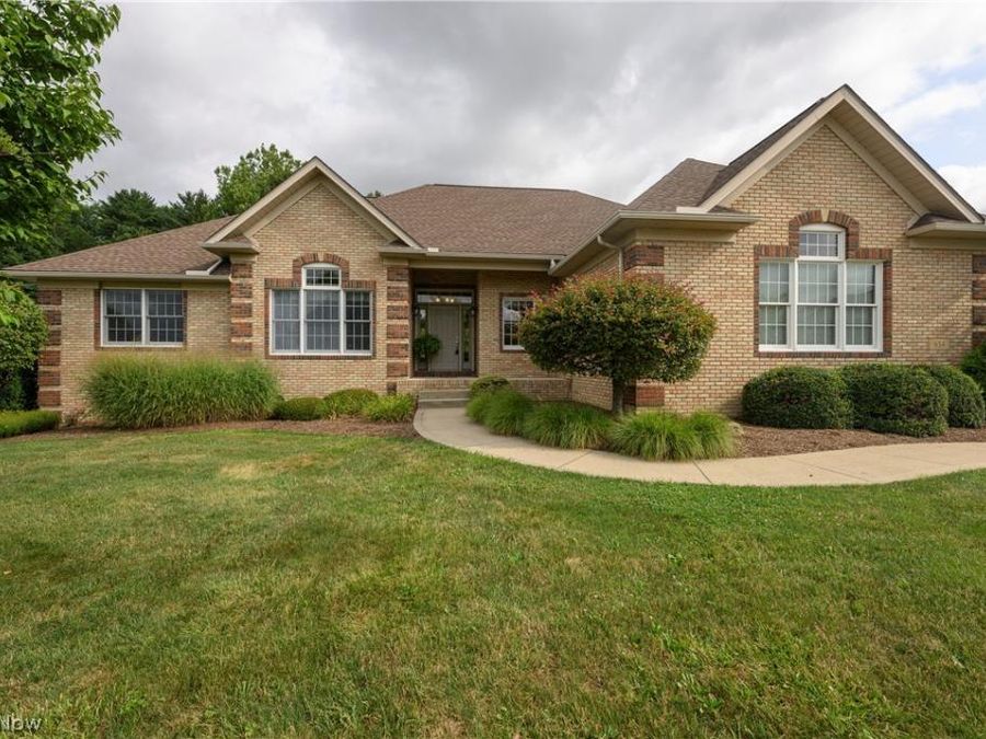 834 Forrest Ridge Drive , Dover, OH 44622 Photo 1