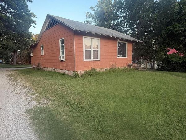 229 S Hickory Street , Nowata, OK 74048