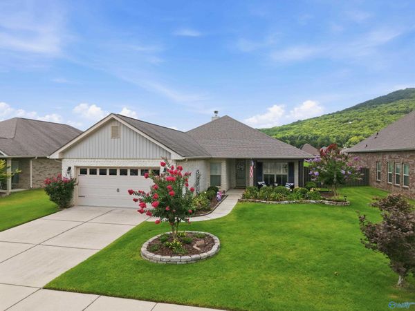 3010 Greenway Circle, Owens Cross Roads, AL 35763