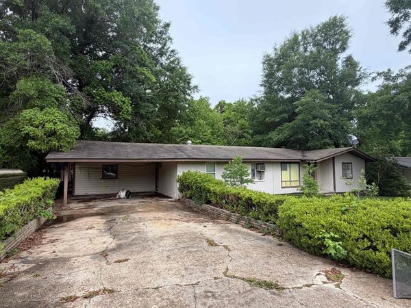 100 Southern Hills Dr., Hattiesburg, MS 39401