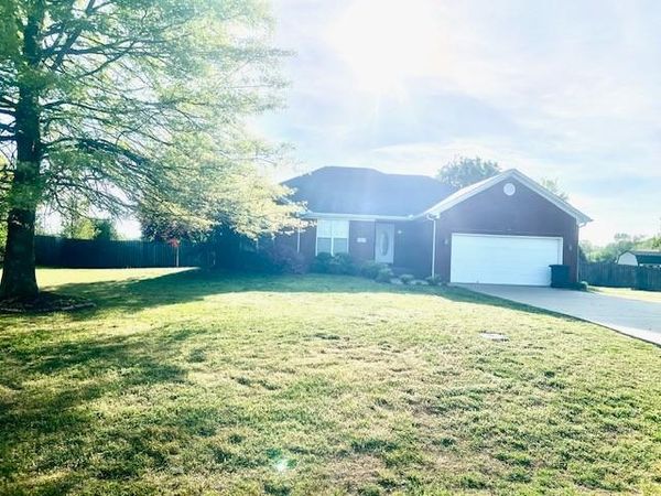 12 Oak Point Dr, Fayetteville, TN 37334