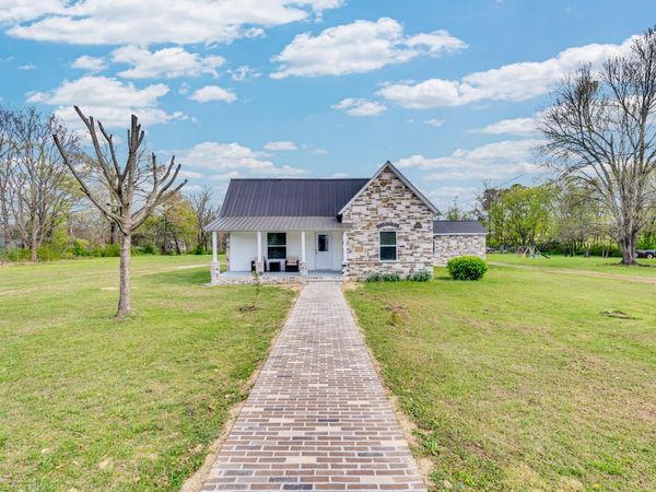 320 W King St , Morrison, TN 37357