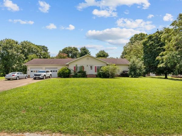 60 Evergreen Dr , Lexington, TN 38351