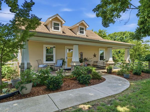 1300 Oak Grove Rd , Dickson, TN 37055