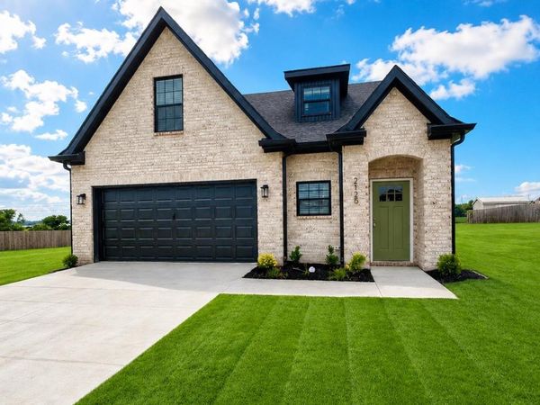 2120 CROWNE HEIGHTS DR, Newbern, TN 38059