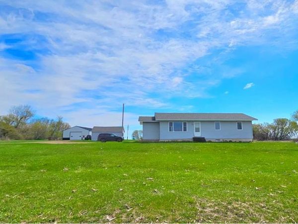 16404 440th Avenue , Morris, MN 56267