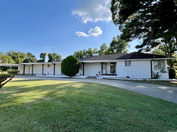 115 Crest N , Trumann, AR 72472