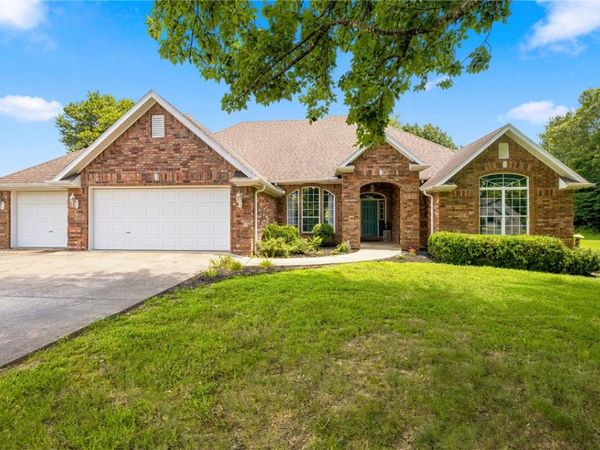 420 N Cedar Ridge Lane , Fayetteville, AR 72704