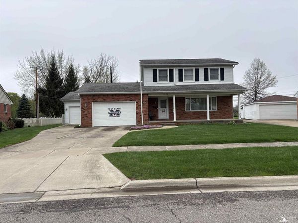 135 Crampton Drive, Monroe, MI 48162