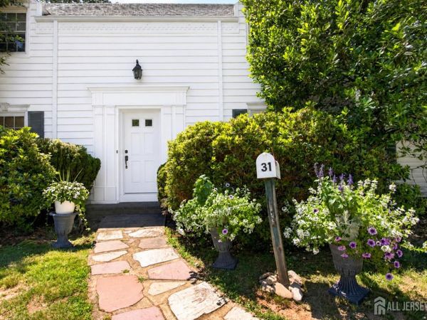 31 Warwick Road , Colonia, NJ 07067