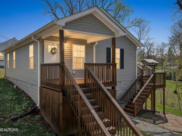 219 E Bronson St , Sparta, TN 38583