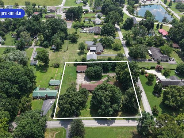 505 Meador Dr , Lafayette, TN 37083