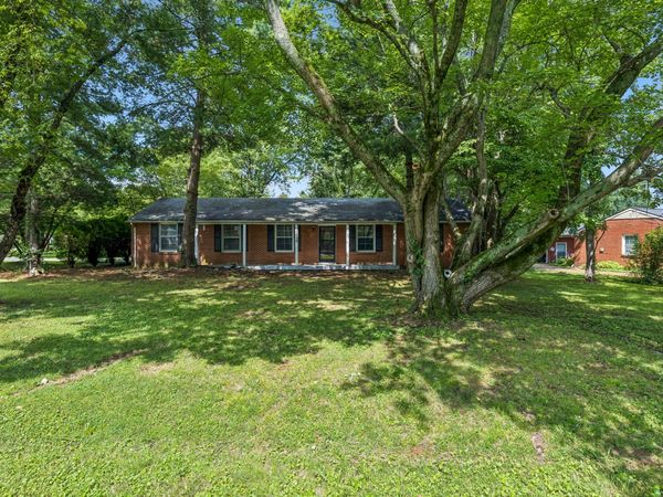 1810 Foxdale Dr , Murfreesboro, TN 37130