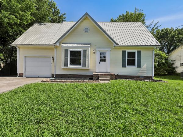 219 Jim Thorpe Dr , Clarksville, TN 37042