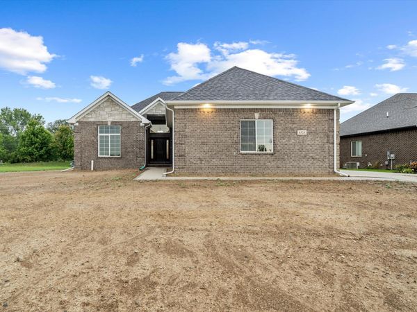 8525 Cobblestone Drive, Newport, MI 48166