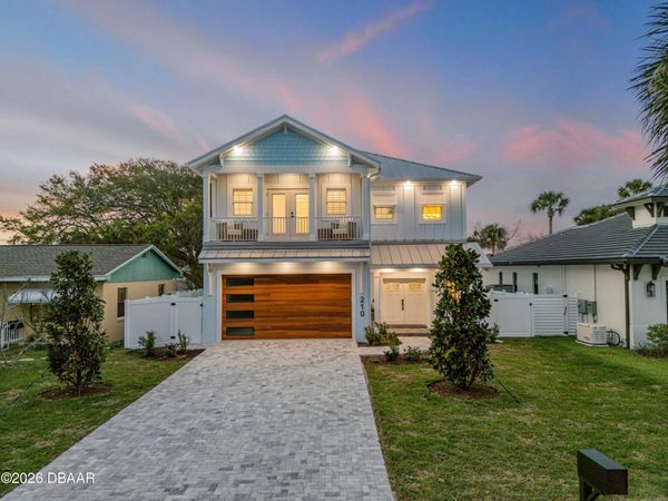 210 Due East Street, New Smyrna Beach, FL 32169