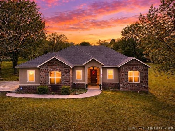 1714 E Old Military Road , Stigler, OK 74462