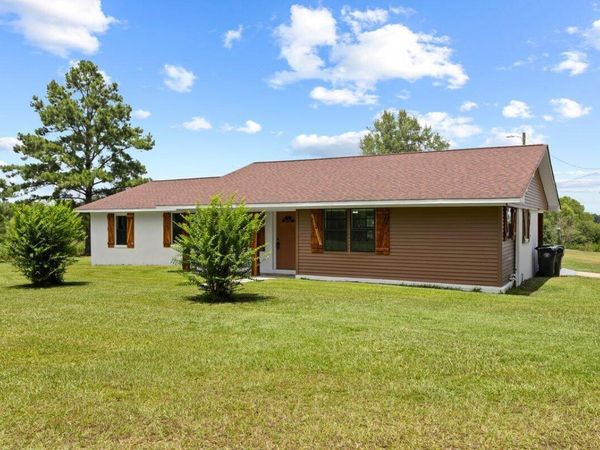 264 Pine Burr Rd., Lumberton, MS 39455