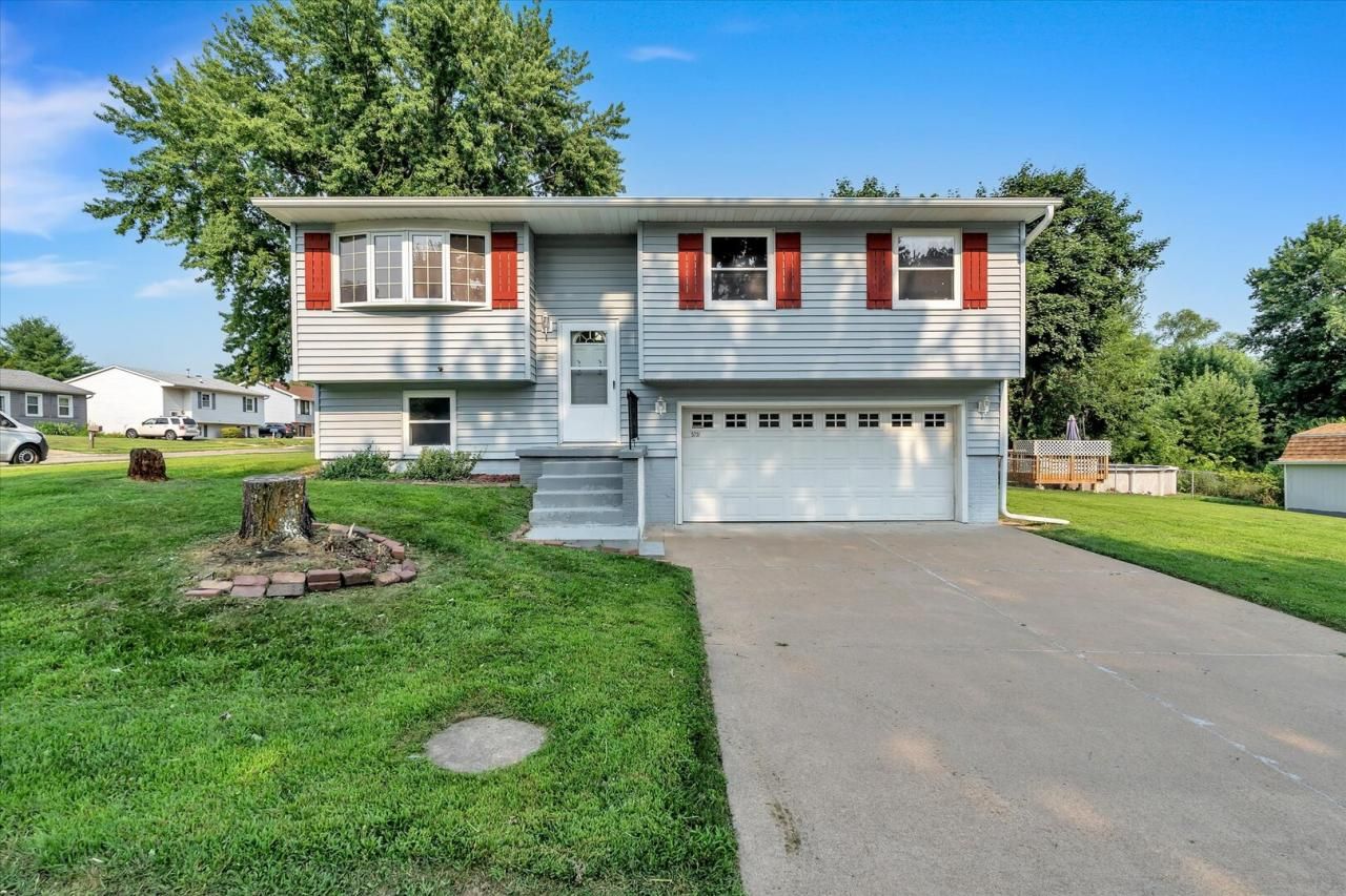 5731 N HOWELL STREET, DAVENPORT, IA 52806 | ruhlhomes.com | MLS ID