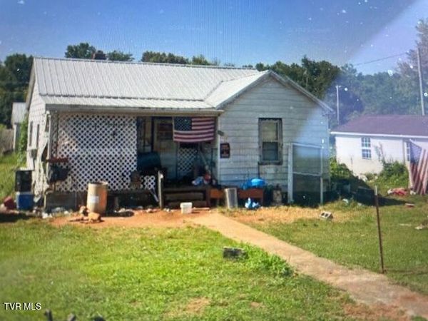 201 North Camp Heights Drive, Sparta, TN 38583