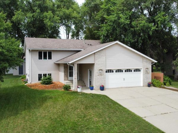 210 Ridgecrest Drive , Cannon Falls, MN 55009