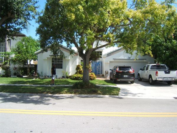 15640 SW 98th St , Miami, FL 33196