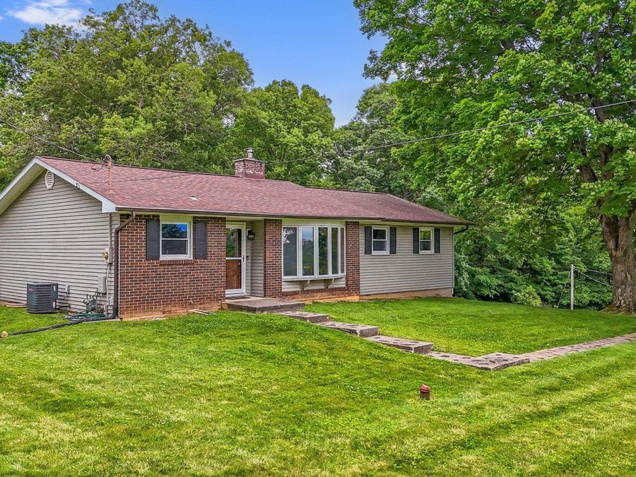1144 Rainbow Drive NW, Lancaster, OH 43130 Photo 1