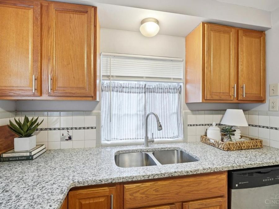 3783 S Broadlawn Circle, Silverton, OH 45236 Photo 14