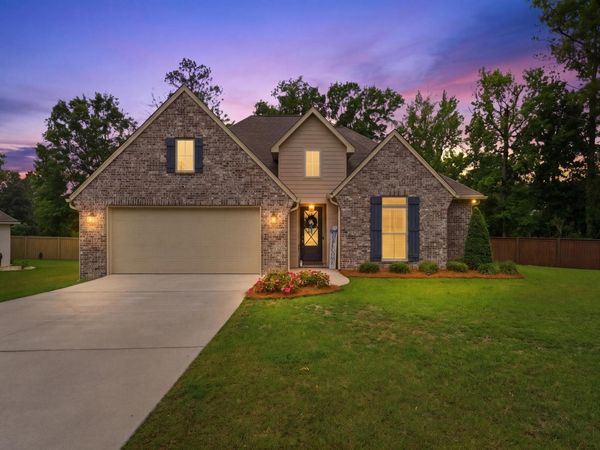 20 Barkis Dr., Hattiesburg, MS 39402