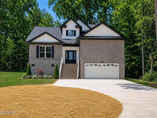 3185 Fairoaks Drive, Maryville, TN 37803