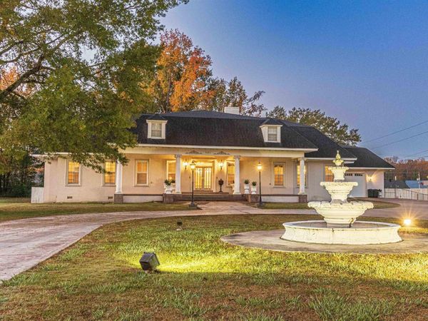 401 E POPLAR AVE, Selmer, TN 38375