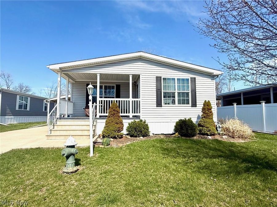 362 Pin Oak Circle , Elyria, OH 44035 Photo 1