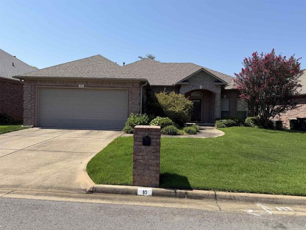 10 Stonecreek Ct., Little Rock, AR 72223