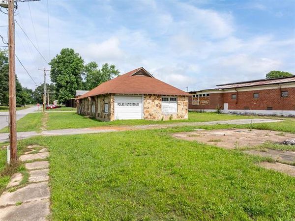 450 College Street, Newark, AR 72562