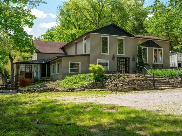 179 Main Street , Eureka Springs, AR 72632