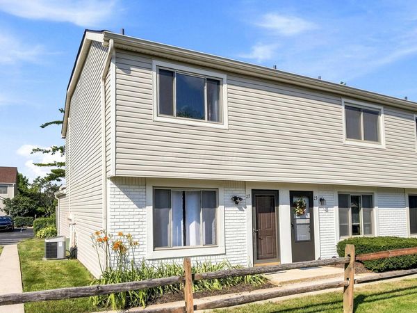27 Hedgerow Lane , Delaware, OH 43015