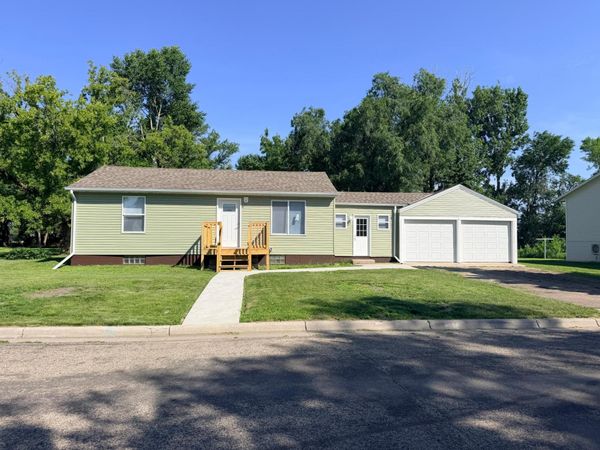 519 E 9th Street , Morris, MN 56267