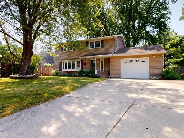 826 Minnie Maddern Street , Albert Lea, MN 56007