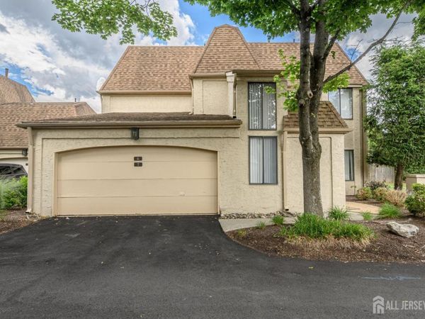 7 Carriage Place , Edison, NJ 08820