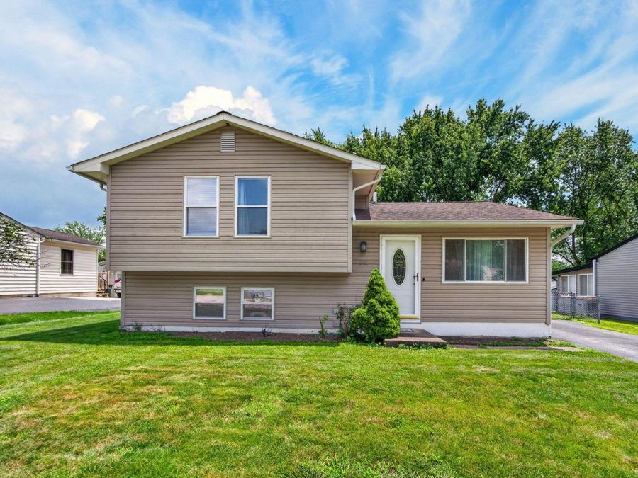 8767 Hubbard Drive S, Galloway, OH 43119 Photo 1