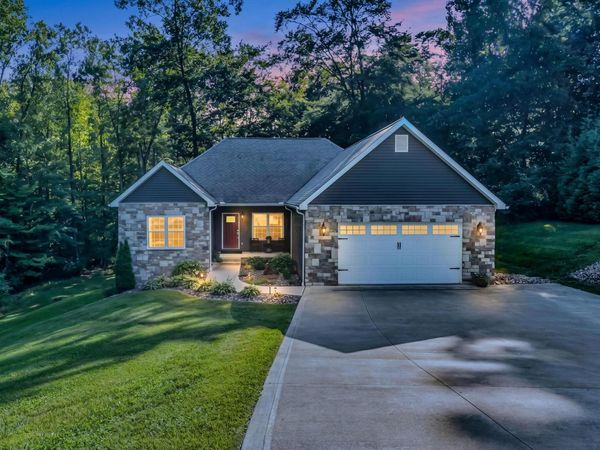 599 Meadowdale Drive , Mansfield, OH 44907