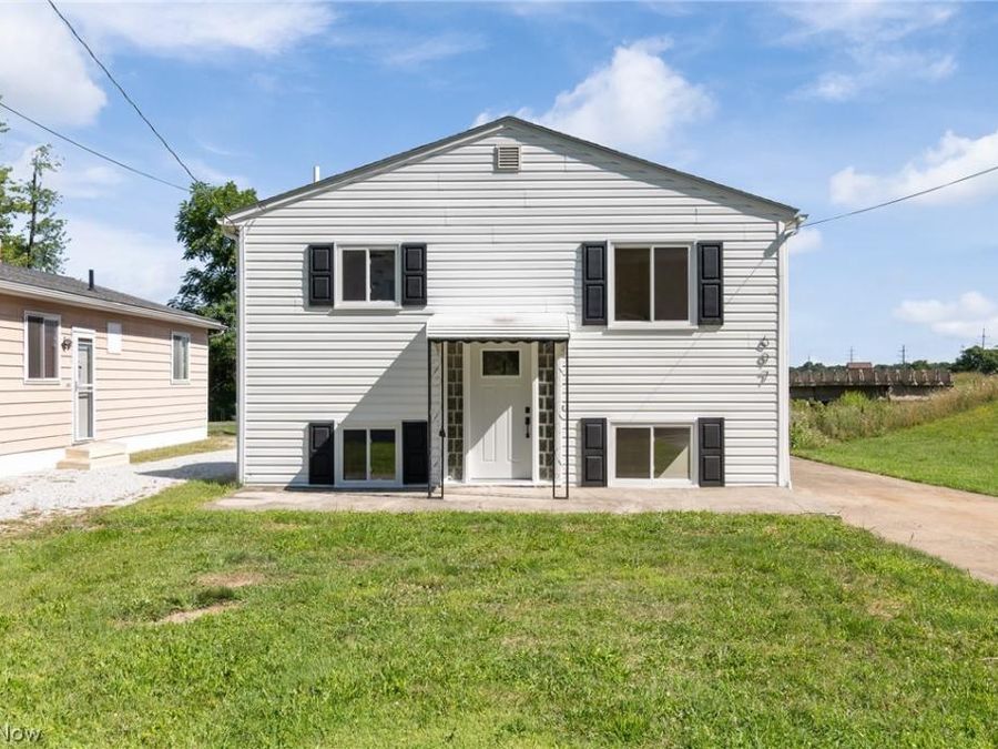 697 Ocean Avenue , Akron, OH 44310 Photo 1