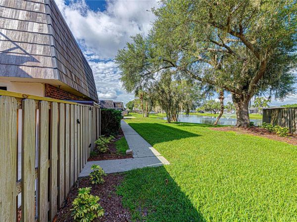 921 ROYAL OAK BOULEVARD , LEESBURG, FL 34748