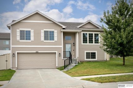 7811 N 82nd Avenue, Omaha, NE 68122