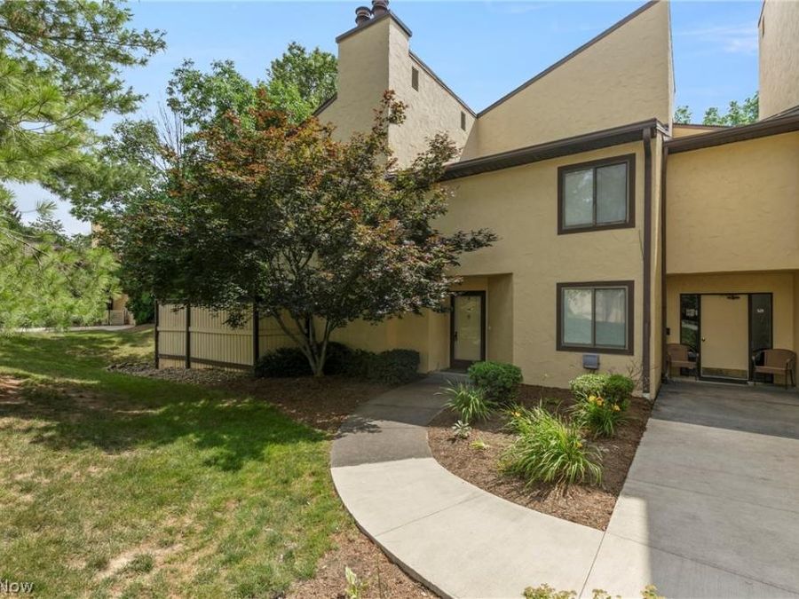 1028 Hampton Ridge Drive , Akron, OH 44313 Photo 1