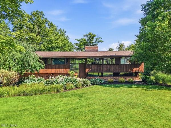 8886 Southbrook Trail , Chagrin Falls, OH 44023