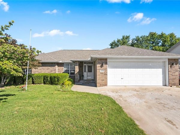 1009 E Linden Street , Rogers, AR 72756