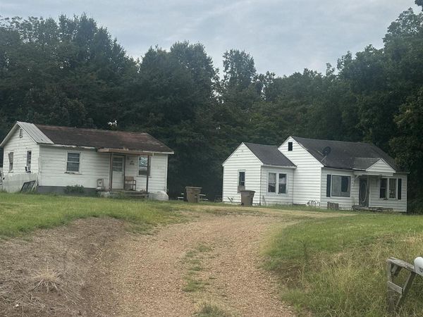1824 Broadway E , Forrest City, AR 72335