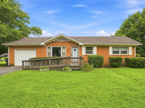 810 Sunset Dr , McMinnville, TN 37110