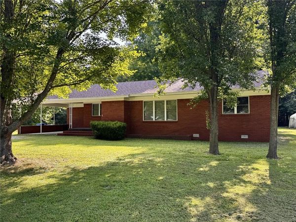 1350 S Lake Sequoyah Drive , Fayetteville, AR 72701